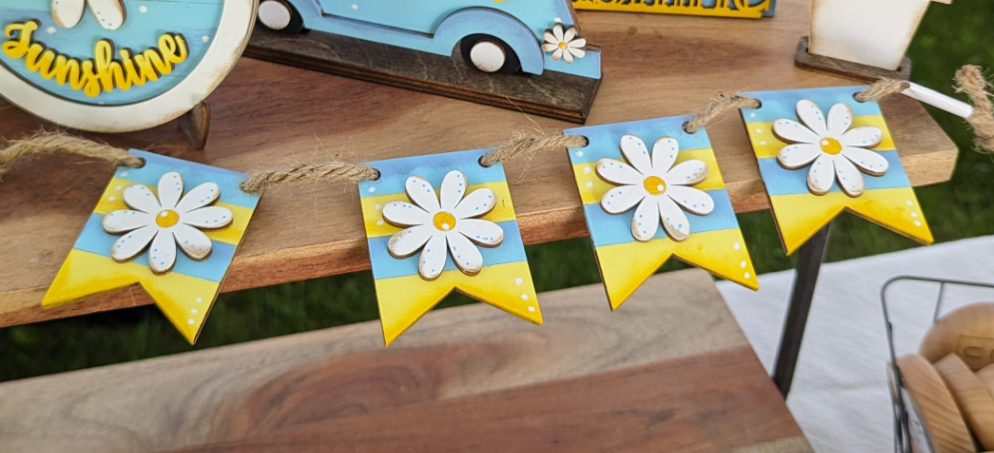 Daisy Tiered Tray Decorations