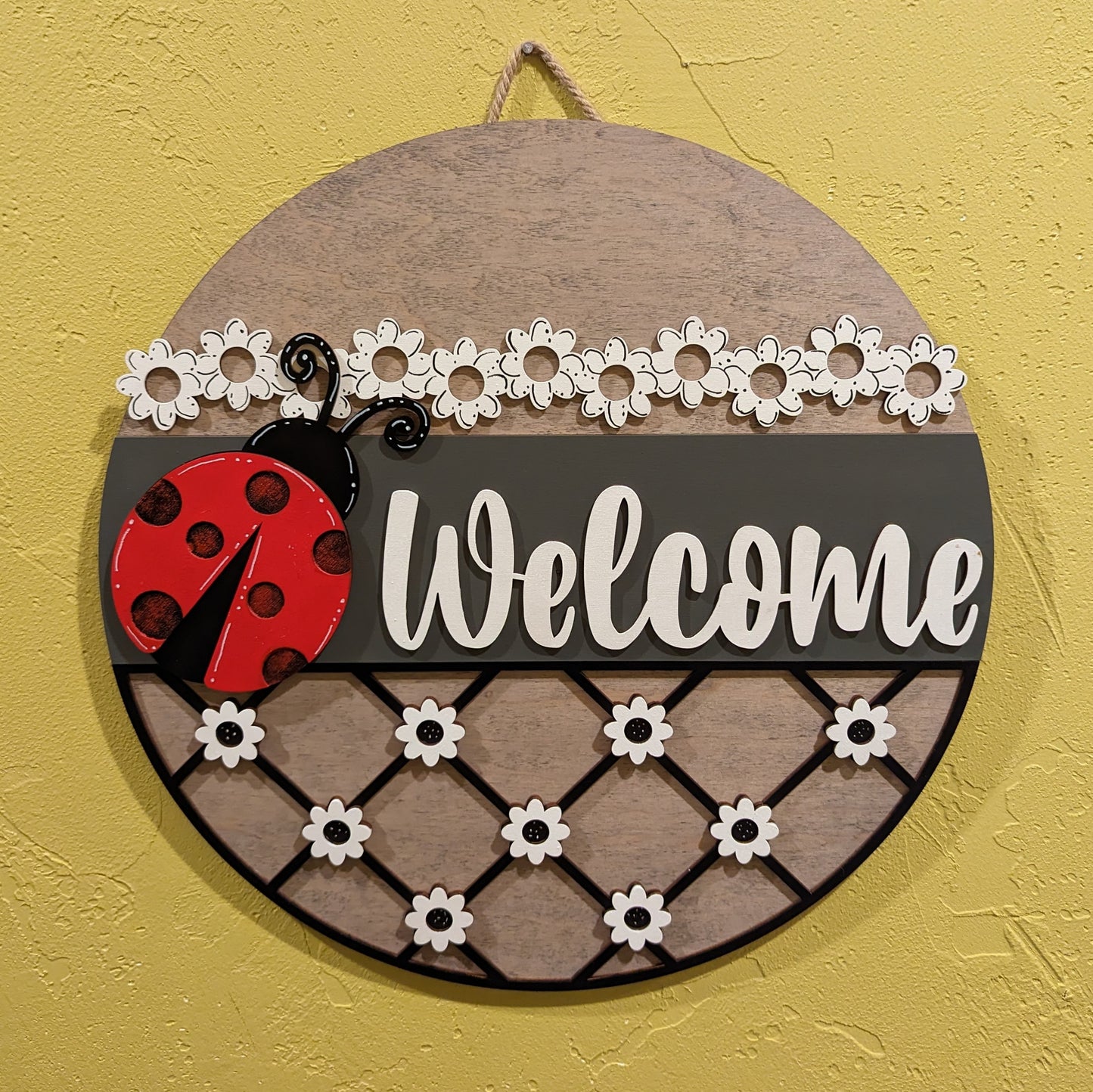 Ladybug Welcome Sign, 15" Round